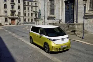 Tina skiftede sin store Audi ud med et elektrisk rugbrød