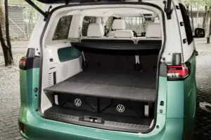 Tina skiftede sin store Audi ud med et elektrisk rugbrød