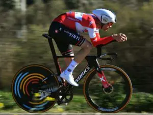 Autocentralen leverer bil til cykel-fænomenet Kasper Asgreen