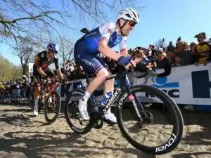 Skoda fragter Tour de France-vinder hjem til Danmark med stil