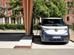 Tina skiftede sin store Audi ud med et elektrisk rugbrød