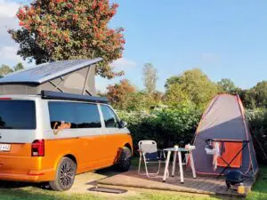 Familien Husballe Rude tog på skiferie i en Volkswagen California