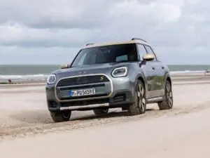 Kampen om at blive Årets Bil i Danmark 2025 er skudt i gang