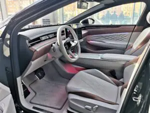 Gigantisk el-stationcar på vej fra Volkswagen