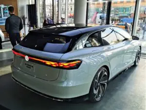 Gigantisk el-stationcar på vej fra Volkswagen