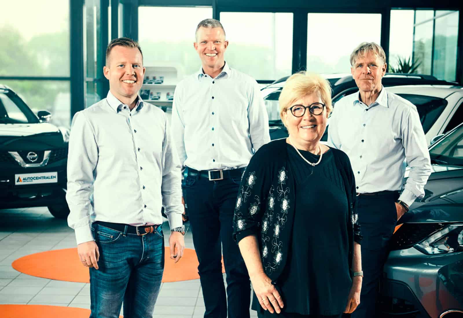 Autocentralen er ejet af familien Jensen. Fra venstre er det Anders, Palle, Karen og Knud.