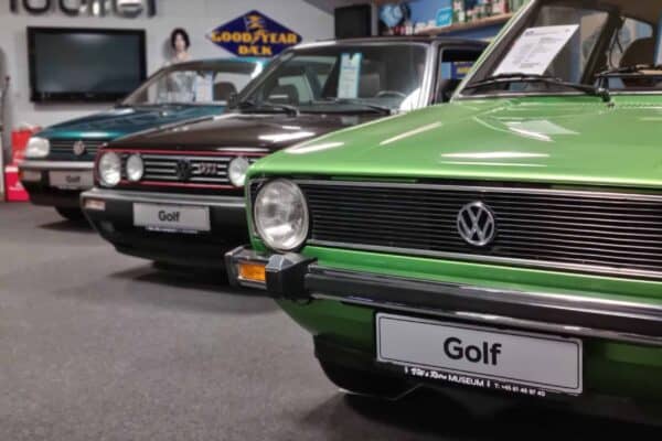 Tre fine VW Golf på rad og række